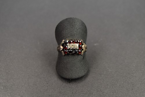 Antiker granatring mit - granatring,