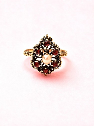 Vintage 1972 9ct - gold, granat