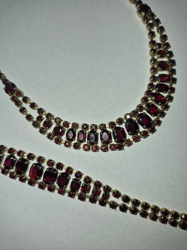 Granatcollier mit passendem