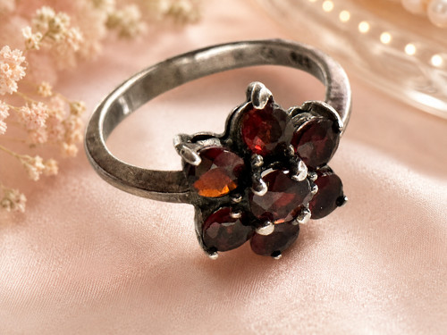 Ring mit granat blütenform - ring,