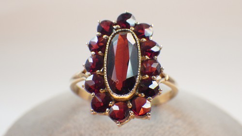 Schöner großer granat ring - schöner,