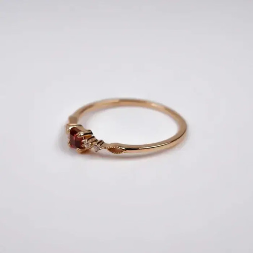 Feiner ring mit granat - feiner,
