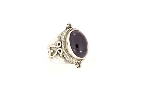 Schöner ring mit - mit, granat